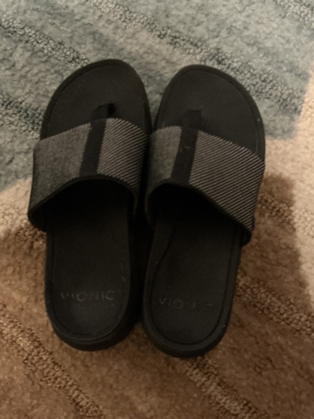 Vionic platform thong sandal, size 8, color black